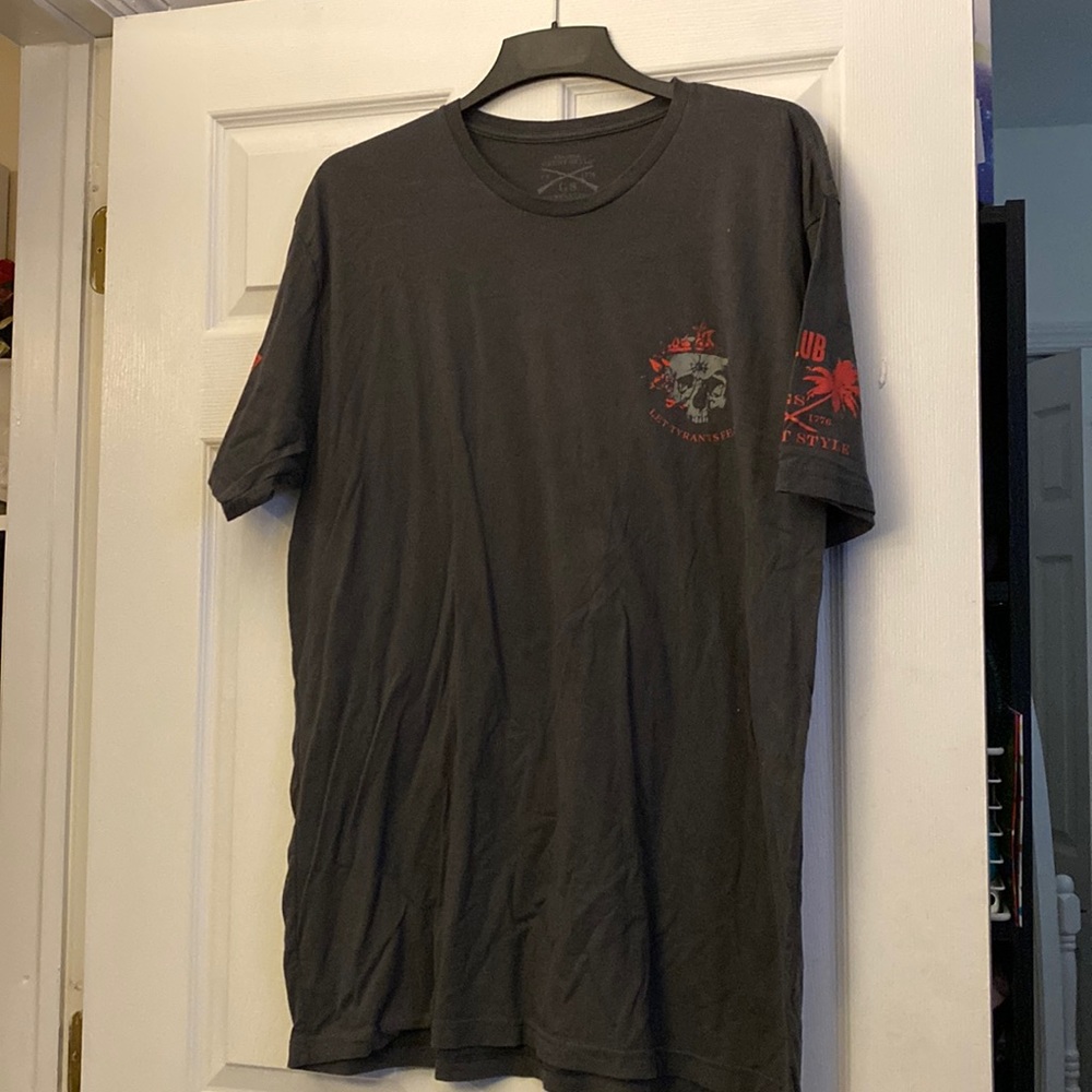 Grunt style men’s printed t shirt in gray. Never worn. Size XXL.